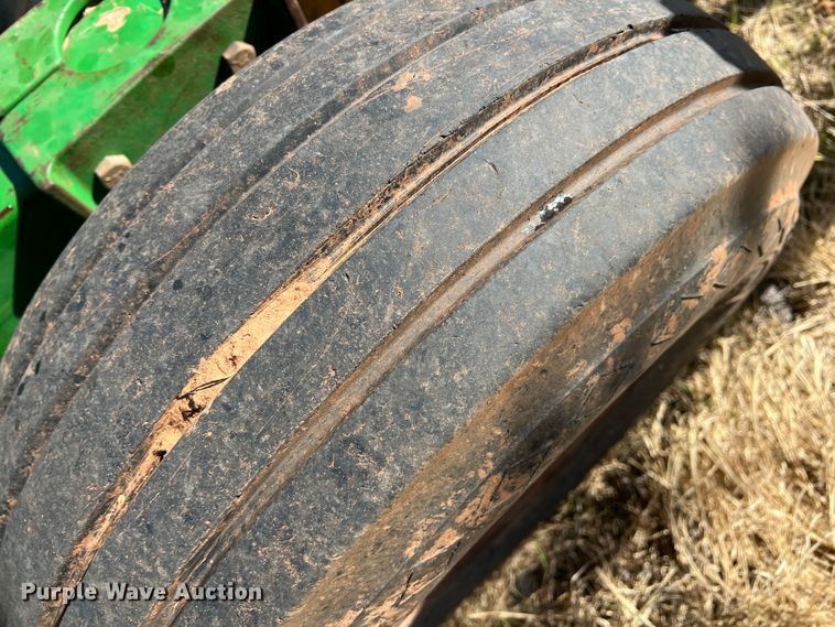 image for item DJ5067 2001 John Deere 2400  chisel