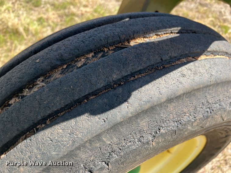 image for item DJ5067 2001 John Deere 2400  chisel