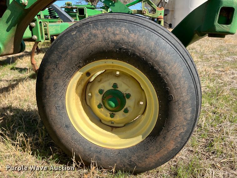 image for item DJ5067 2001 John Deere 2400  chisel