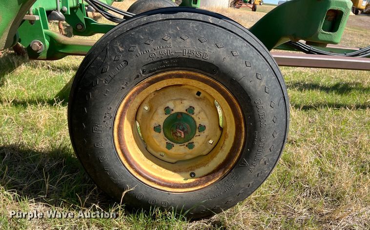 image for item DJ5067 2001 John Deere 2400  chisel