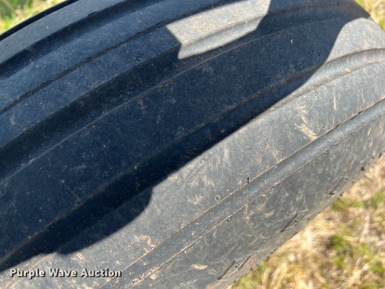 image for item DJ5067 2001 John Deere 2400  chisel