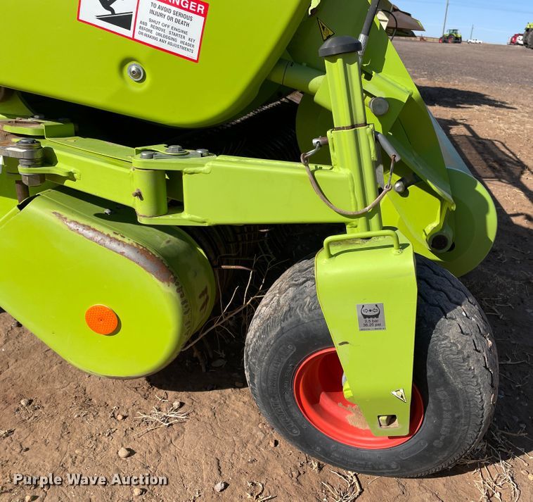 image for item DJ5072 2016 Claas 380  pickup head