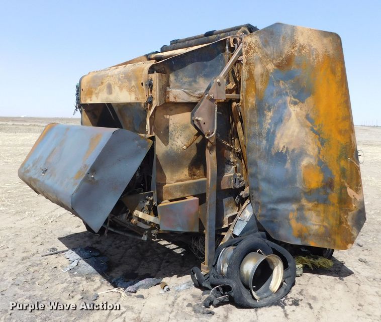 image for item DJ7641 2008 John Deere 568  round baler