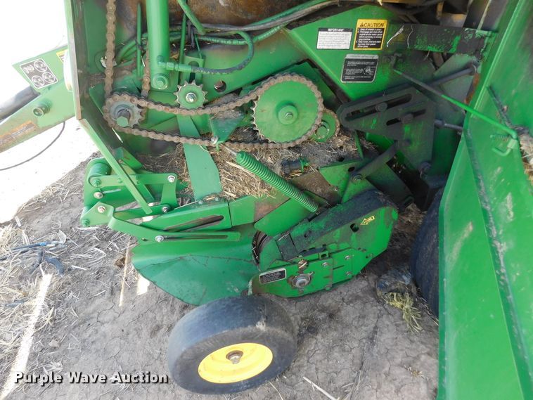 image for item DJ7641 2008 John Deere 568  round baler
