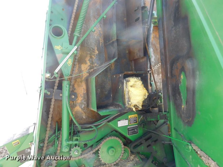 image for item DJ7641 2008 John Deere 568  round baler