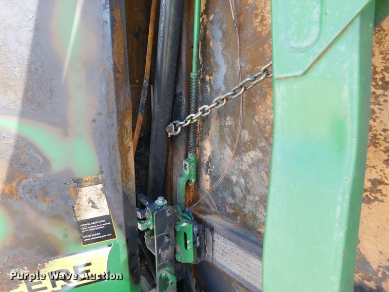 image for item DJ7641 2008 John Deere 568  round baler