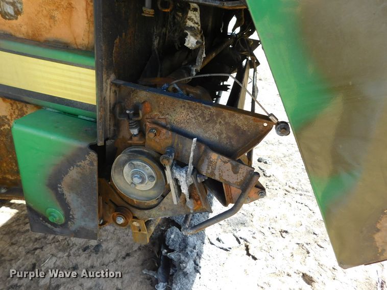 image for item DJ7641 2008 John Deere 568  round baler