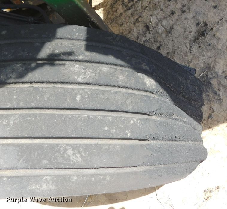 image for item DJ7641 2008 John Deere 568  round baler