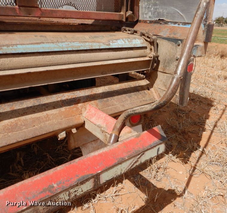 image for item DJ8938 1975 Bocats  silage trailer