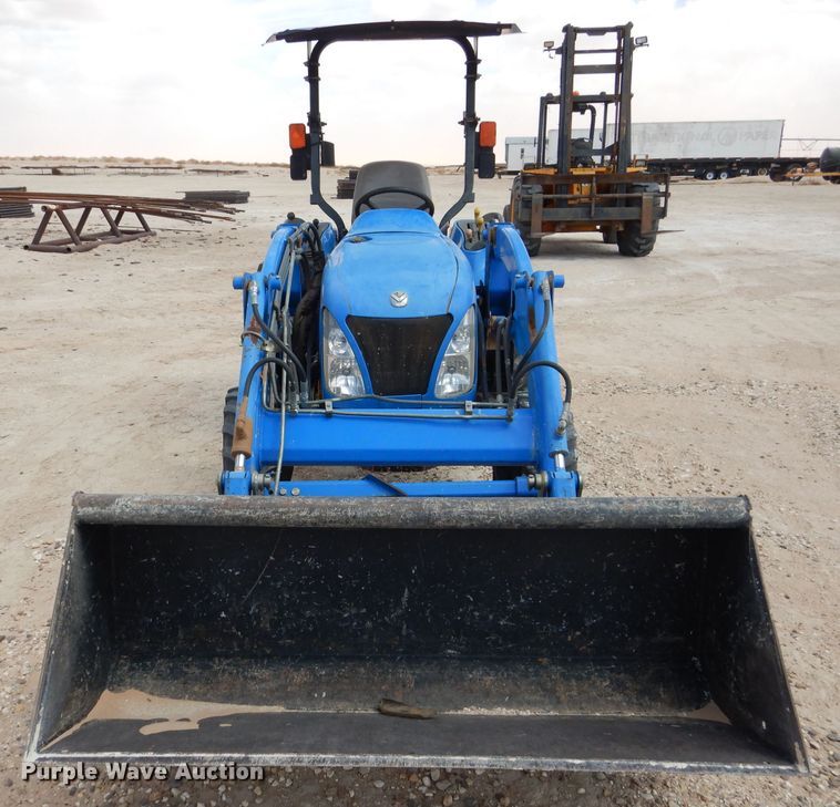 image for item DJ8940 New Holland TC33D  MFWD tractor