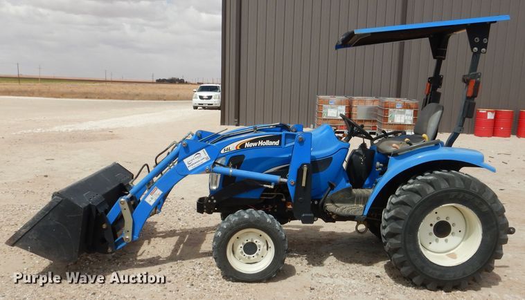 image for item DJ8940 New Holland TC33D  MFWD tractor
