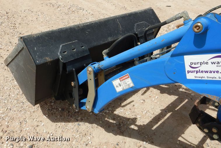 image for item DJ8940 New Holland TC33D  MFWD tractor