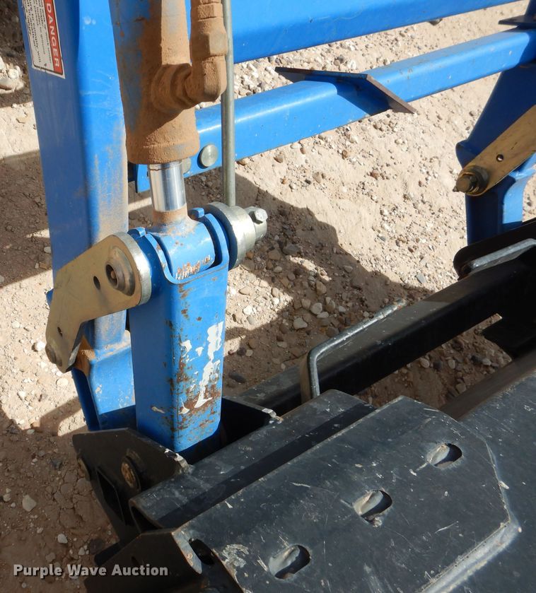 image for item DJ8940 New Holland TC33D  MFWD tractor