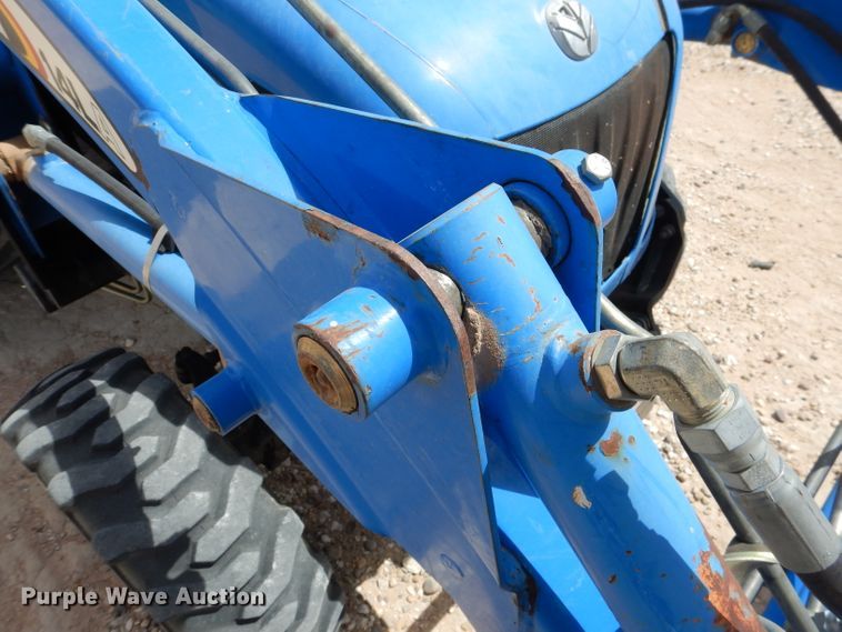image for item DJ8940 New Holland TC33D  MFWD tractor