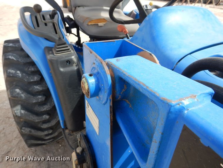 image for item DJ8940 New Holland TC33D  MFWD tractor