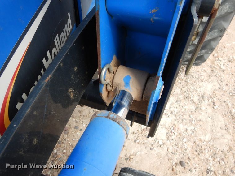 image for item DJ8940 New Holland TC33D  MFWD tractor