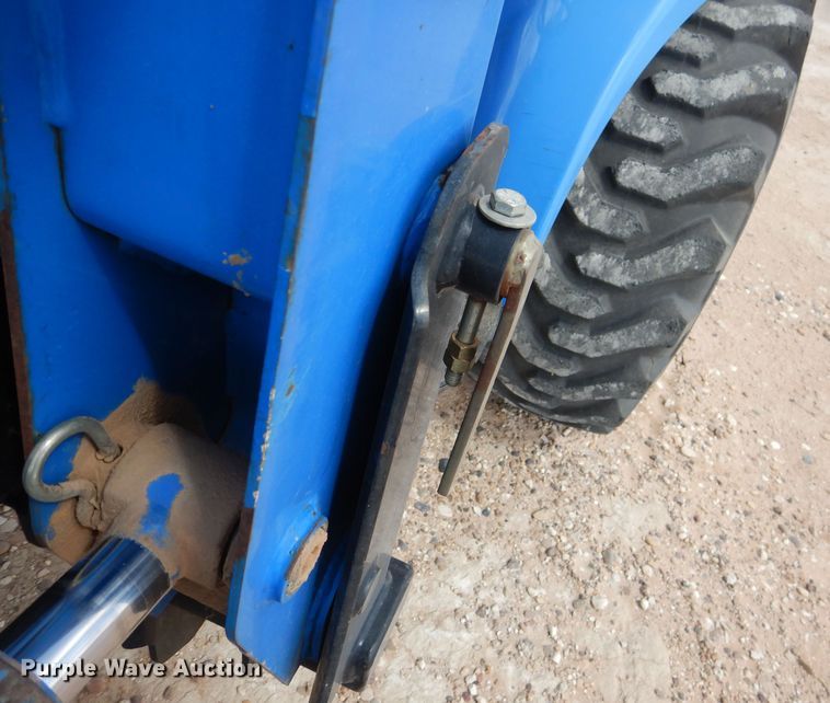 image for item DJ8940 New Holland TC33D  MFWD tractor