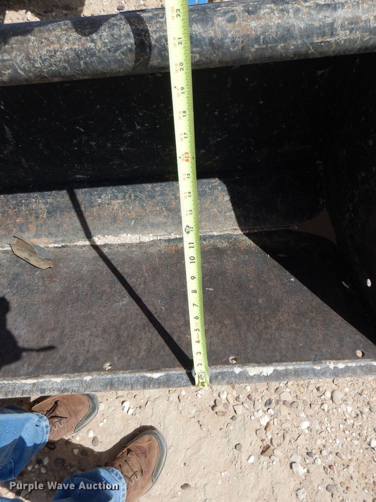 image for item DJ8940 New Holland TC33D  MFWD tractor