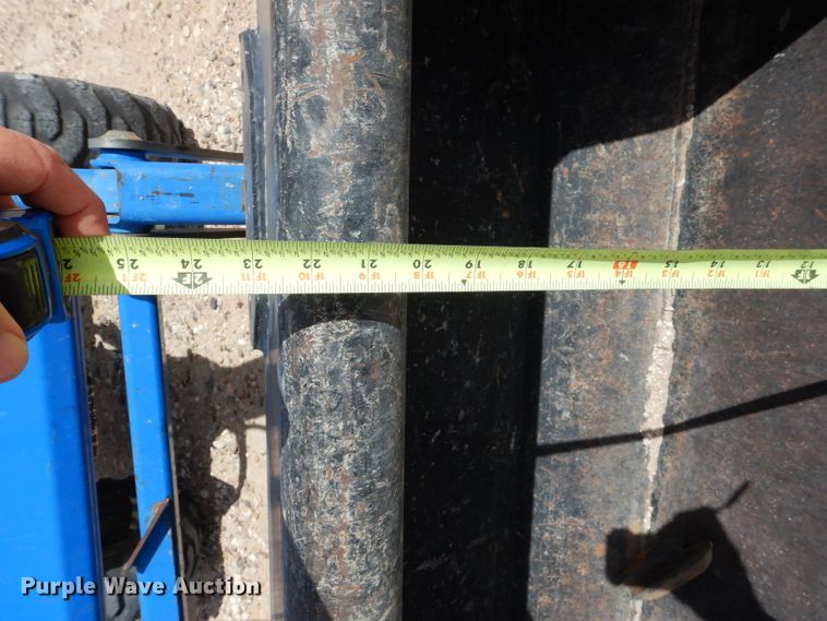 image for item DJ8940 New Holland TC33D  MFWD tractor