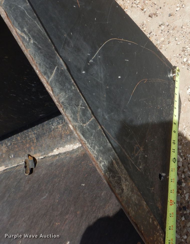 image for item DJ8940 New Holland TC33D  MFWD tractor