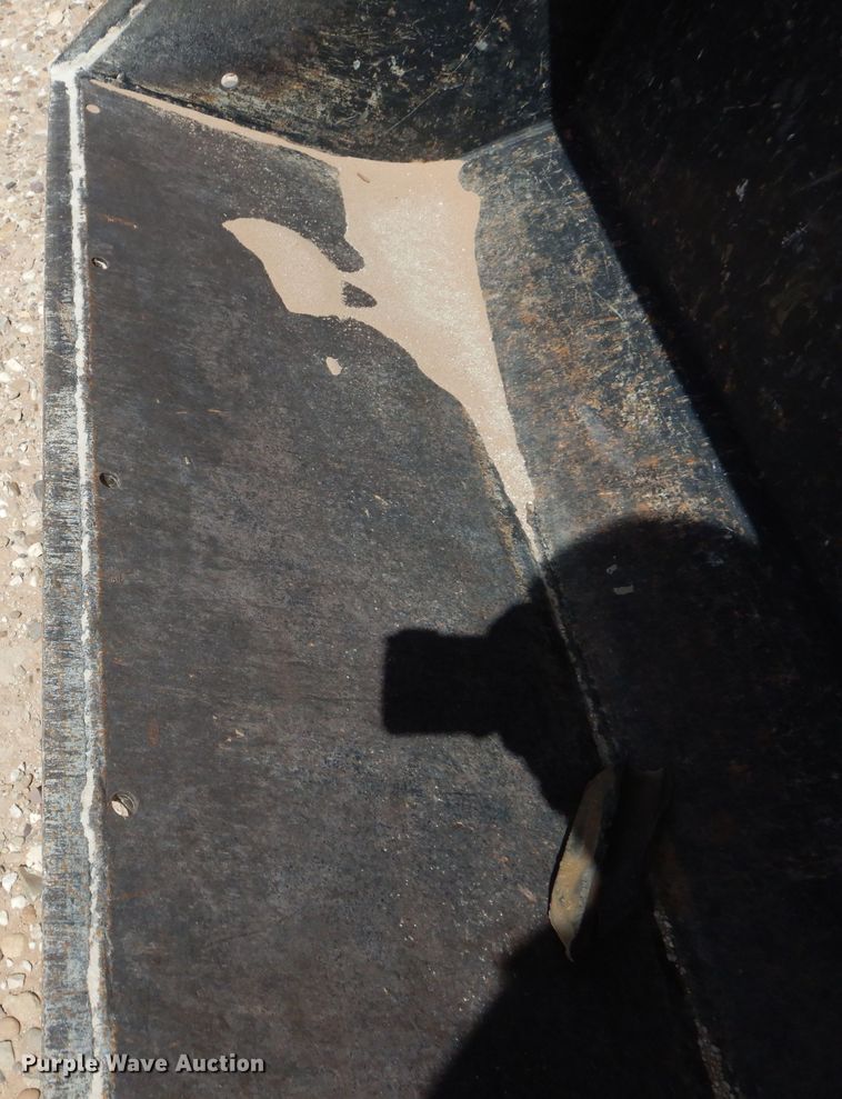 image for item DJ8940 New Holland TC33D  MFWD tractor