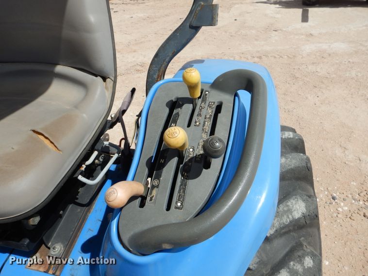 image for item DJ8940 New Holland TC33D  MFWD tractor