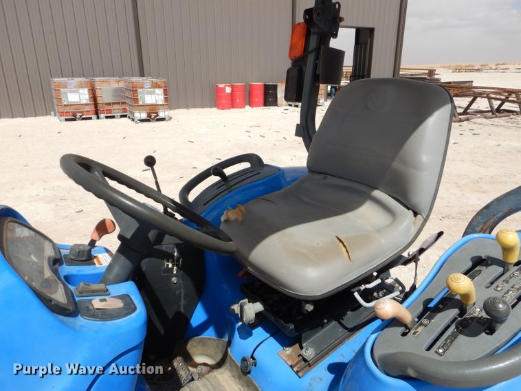 image for item DJ8940 New Holland TC33D  MFWD tractor