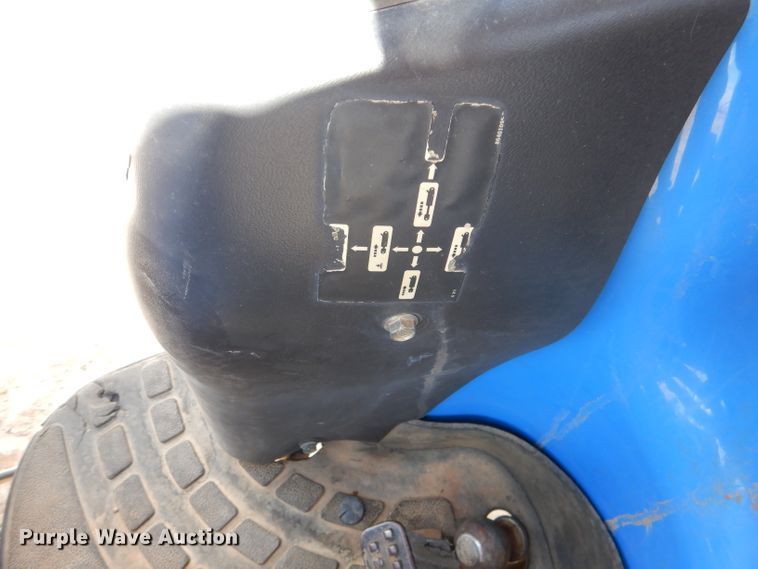 image for item DJ8940 New Holland TC33D  MFWD tractor