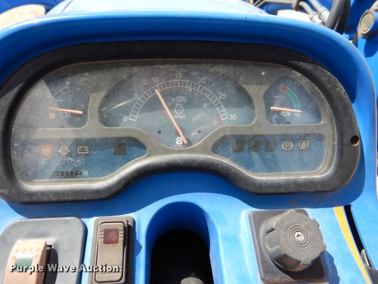 image for item DJ8940 New Holland TC33D  MFWD tractor