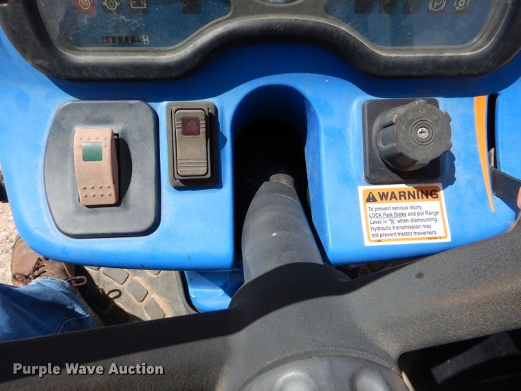 image for item DJ8940 New Holland TC33D  MFWD tractor