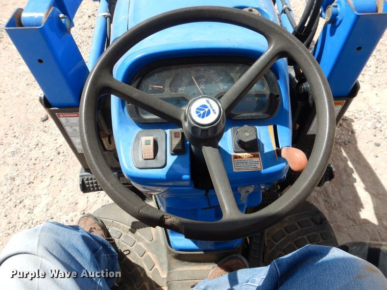 image for item DJ8940 New Holland TC33D  MFWD tractor