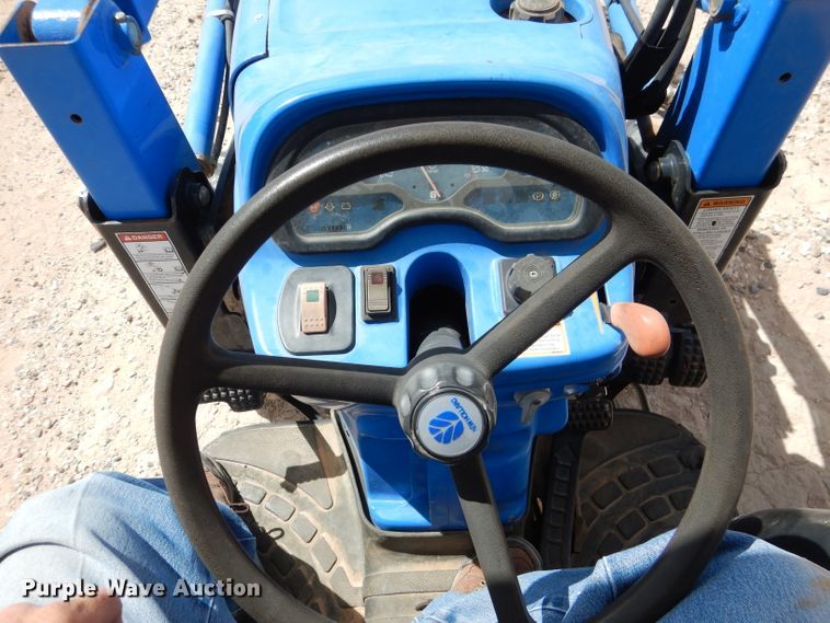 image for item DJ8940 New Holland TC33D  MFWD tractor