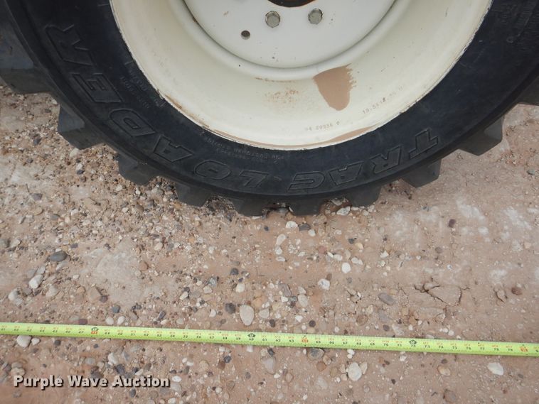 image for item DJ8940 New Holland TC33D  MFWD tractor