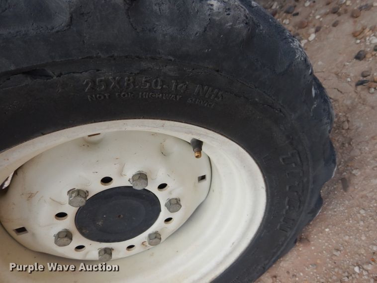 image for item DJ8940 New Holland TC33D  MFWD tractor