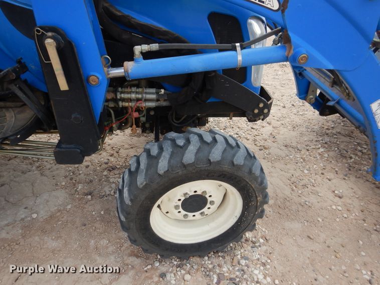 image for item DJ8940 New Holland TC33D  MFWD tractor