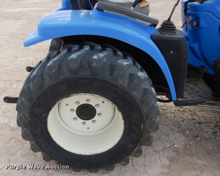 image for item DJ8940 New Holland TC33D  MFWD tractor