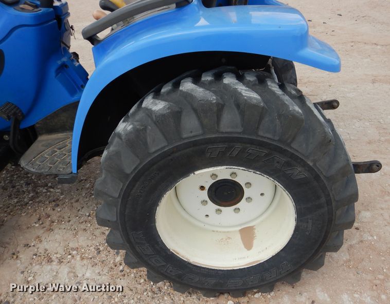 image for item DJ8940 New Holland TC33D  MFWD tractor