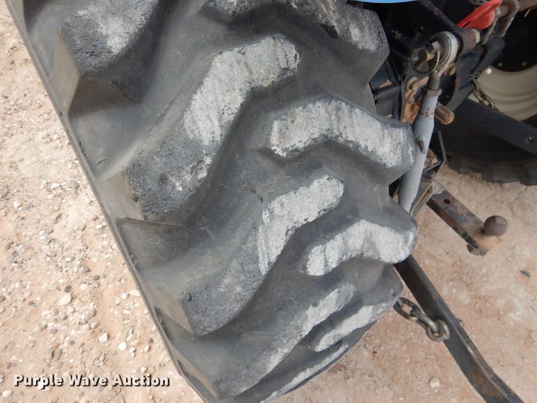 image for item DJ8940 New Holland TC33D  MFWD tractor