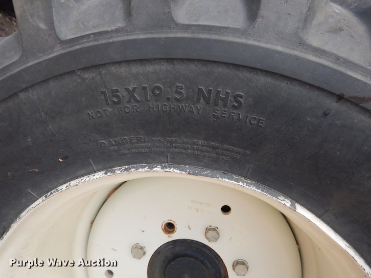 image for item DJ8940 New Holland TC33D  MFWD tractor