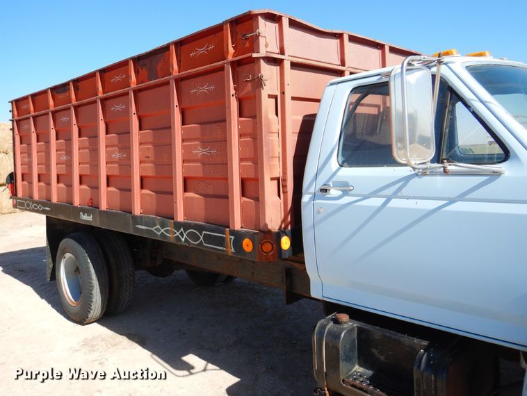 image for item DK4388 1990 Ford F600  grain truck