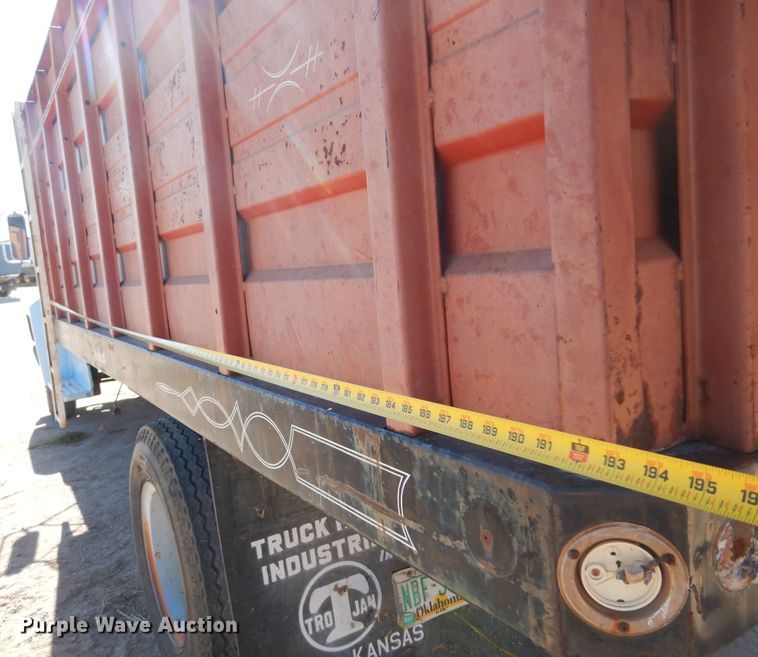 image for item DK4388 1990 Ford F600  grain truck