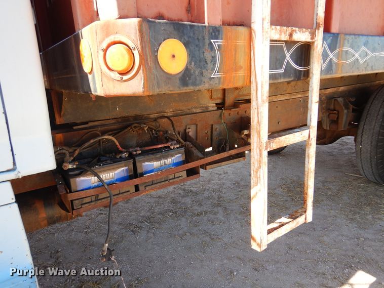 image for item DK4388 1990 Ford F600  grain truck