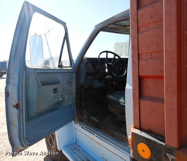 image for item DK4388 1990 Ford F600  grain truck