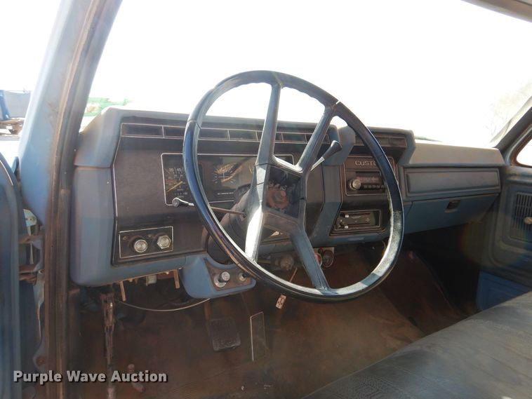 image for item DK4388 1990 Ford F600  grain truck