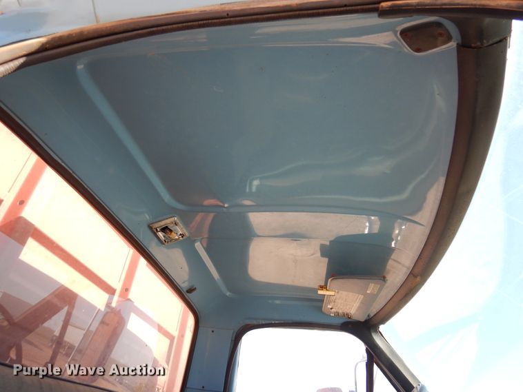 image for item DK4388 1990 Ford F600  grain truck