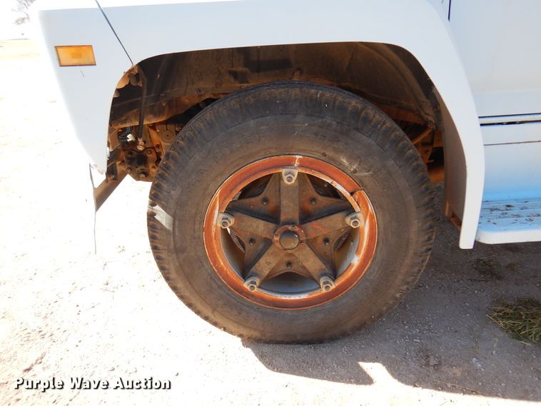 image for item DK4388 1990 Ford F600  grain truck