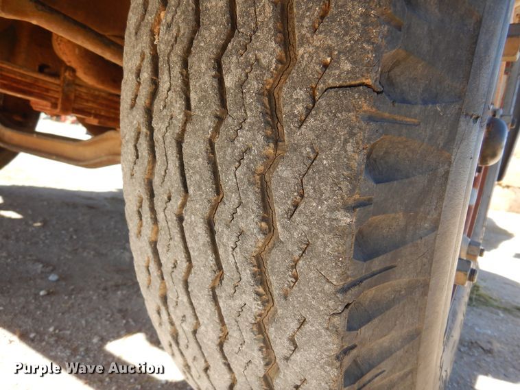 image for item DK4388 1990 Ford F600  grain truck