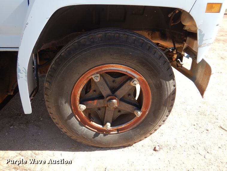 image for item DK4388 1990 Ford F600  grain truck