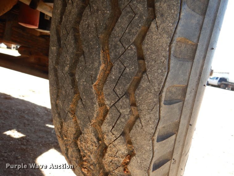 image for item DK4388 1990 Ford F600  grain truck