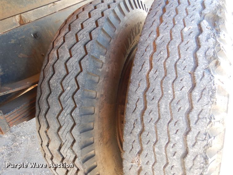 image for item DK4388 1990 Ford F600  grain truck